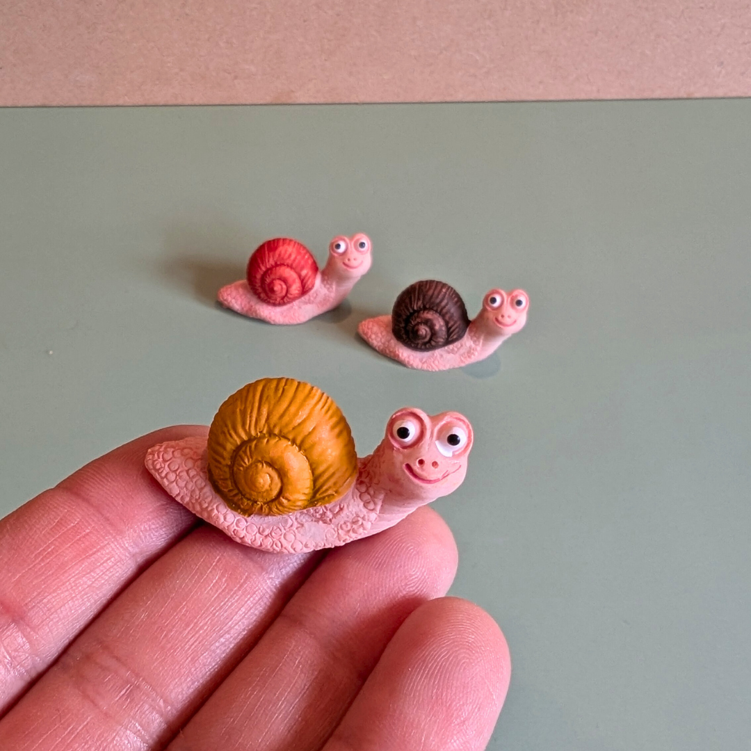 Mini Resin Snail Terrarium Decoration